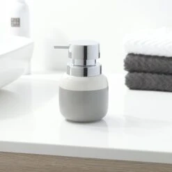 Sealskin Zeepdispenser Sphere Lichtgrijs Keramiek 10 Sealskin Zeepdispenser Sphere Lichtgrijs Keramiek -Badkamer Winkel 123 2642