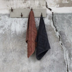 Sealskin Badmat Aztec 60x60cm Donkerroze 19 Sealskin Badmat Aztec 60x60cm Donkerroze -Badkamer Winkel 123 3654