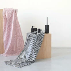 Sealskin Douchegordijn Brave 180x200cm D.roze/wit 20 Sealskin Douchegordijn Brave 180x200cm D.roze/wit -Badkamer Winkel 123 6197