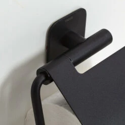 Tiger Toiletrolhouder Colar Met Klep Zwart 15 Tiger Toiletrolhouder Colar Met Klep Zwart -Badkamer Winkel 123 7035